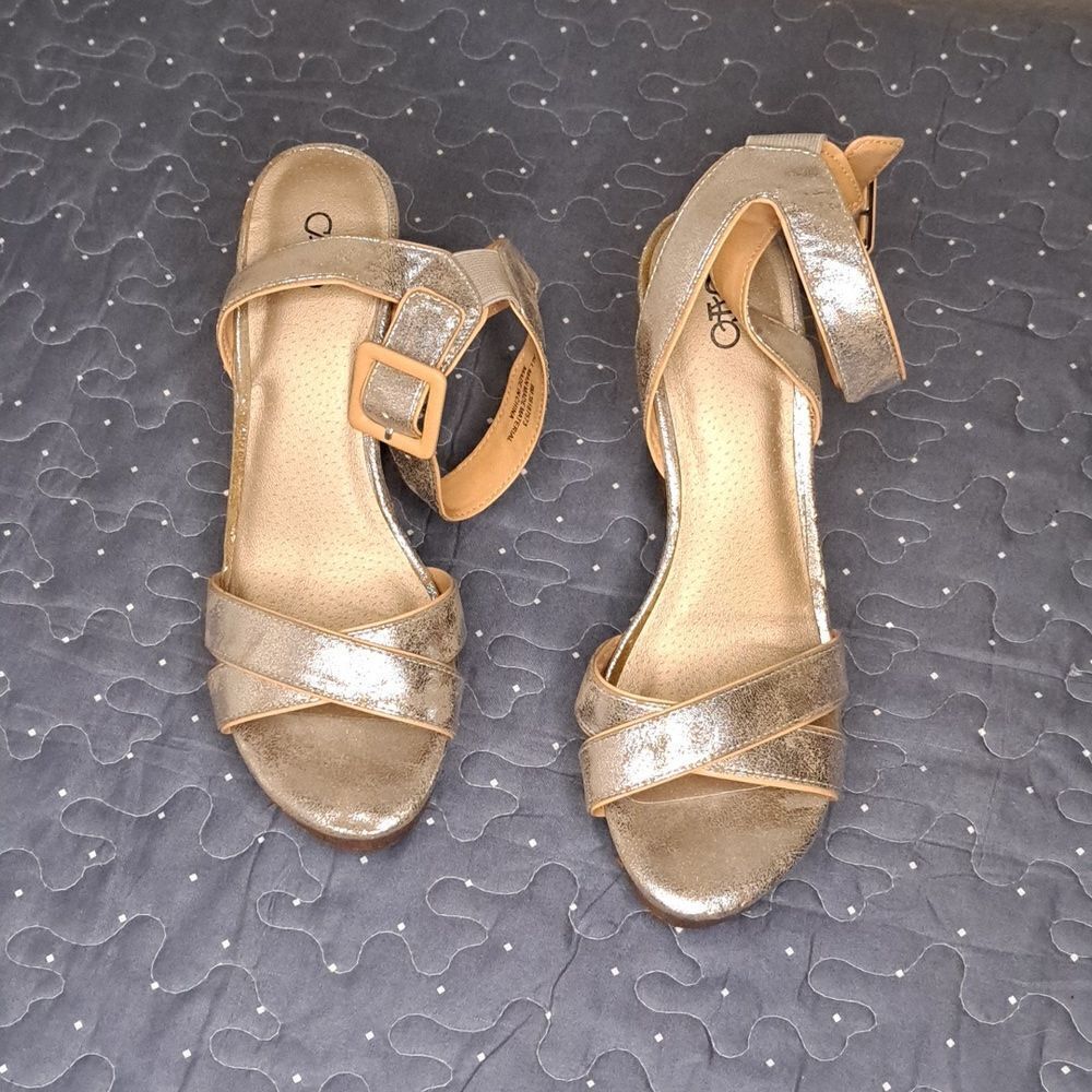 Cato wedge sandals size 9